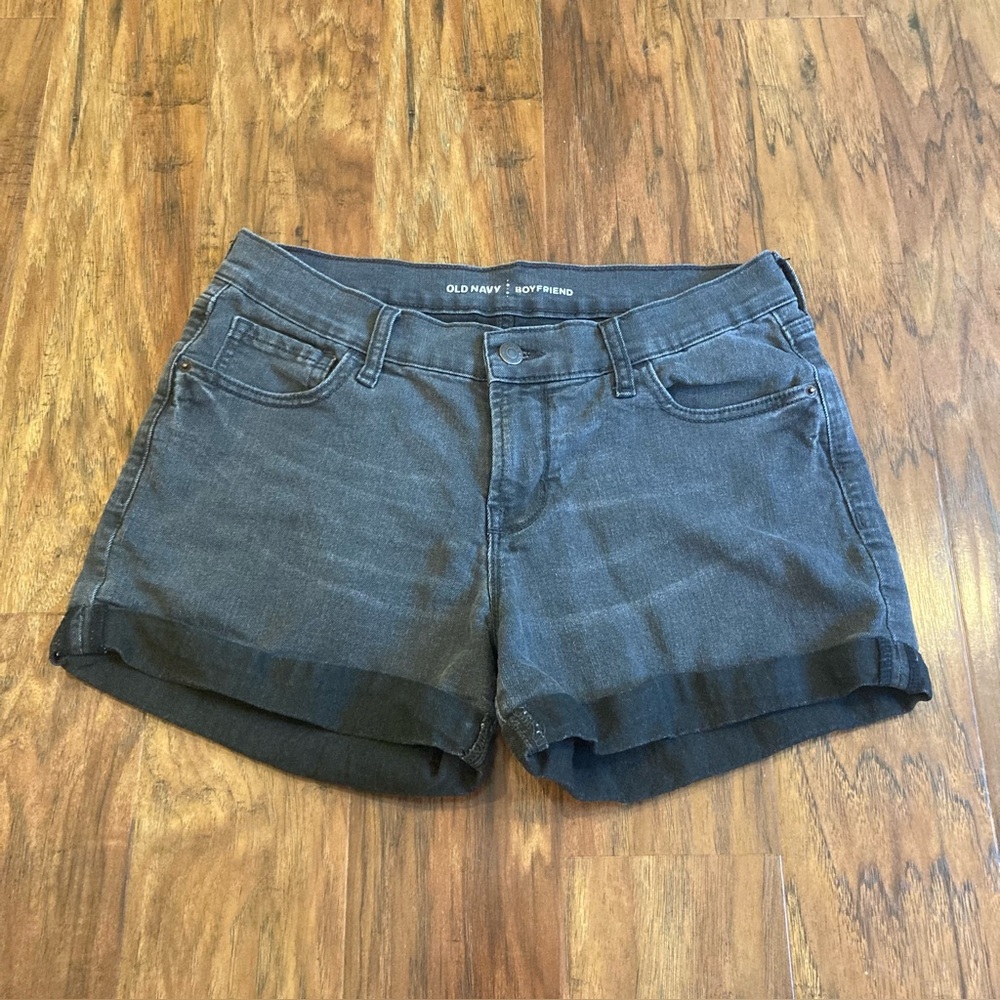 Women’s Old Navy Black Denim Boyfriend Shorts, size 6